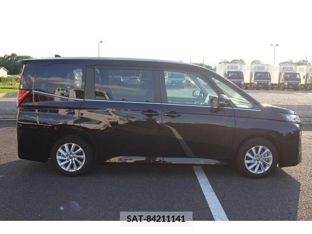 Toyota NOAH 2022-11 313570-10