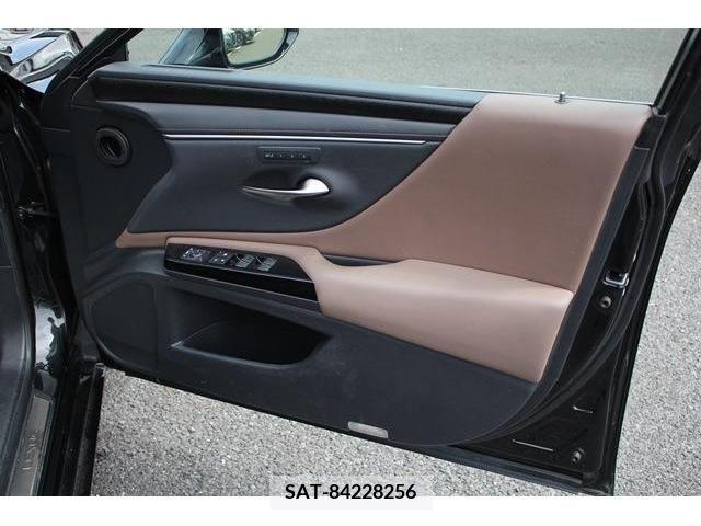 Lexus ES 2022-03 300406-11
