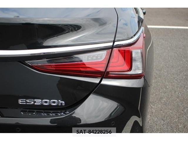 Lexus ES 2022-03 300406-10
