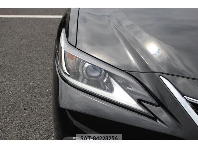 Lexus ES 2022-03 300406-9