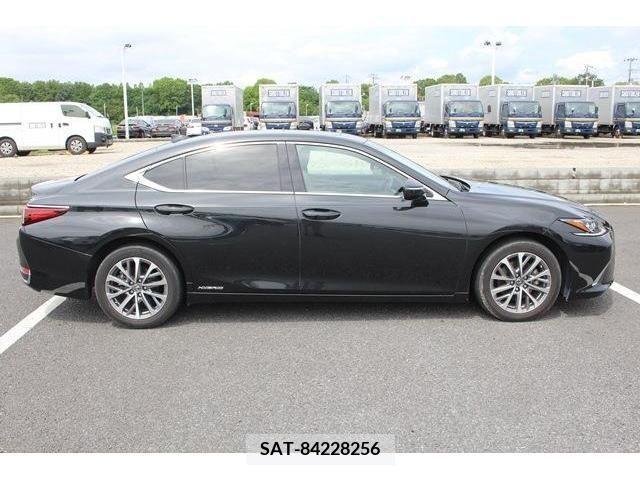 Lexus ES 2022-03 300406-7