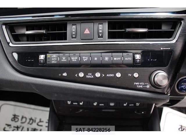 Lexus ES 2022-03 300406-16