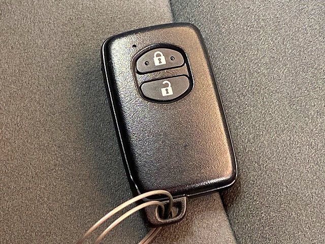 Toyota PRIUS ALPHA 2012-03 181307-17