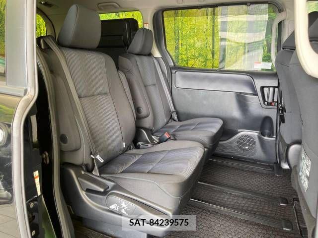 Toyota VOXY 2015-01 330587-8