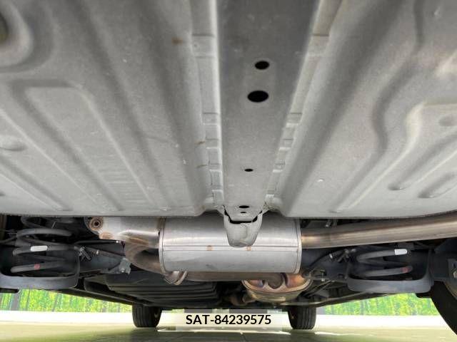 Toyota VOXY 2015-01 330587-18