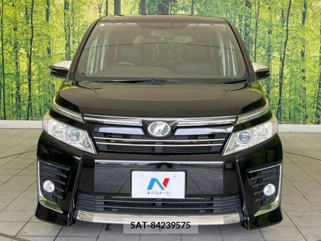Toyota VOXY 2015-01 330587-14