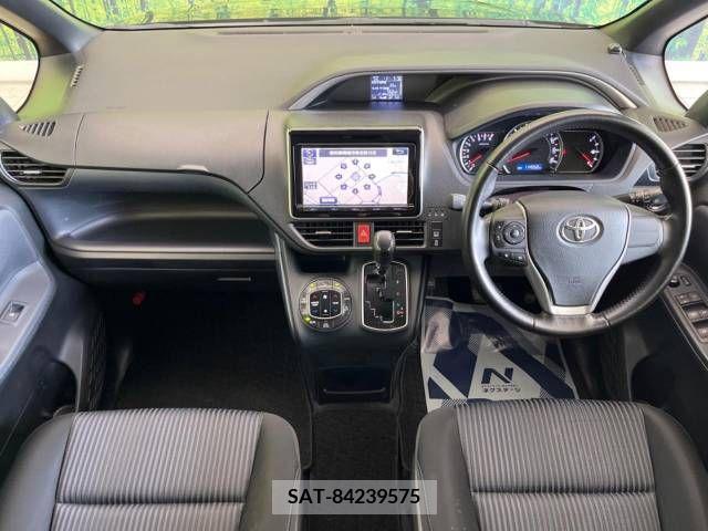 Toyota VOXY 2015-01 330587-1