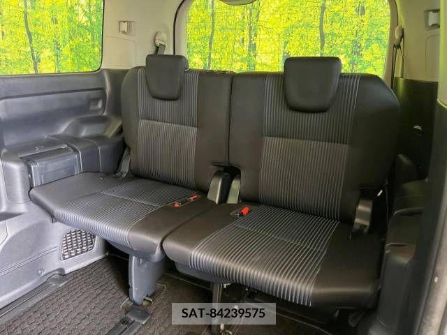 Toyota VOXY 2015-01 330587-9