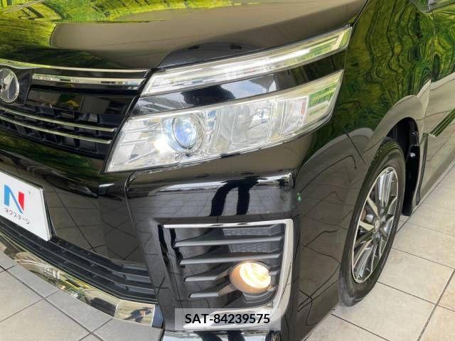 Toyota VOXY 2015-01 330587-12