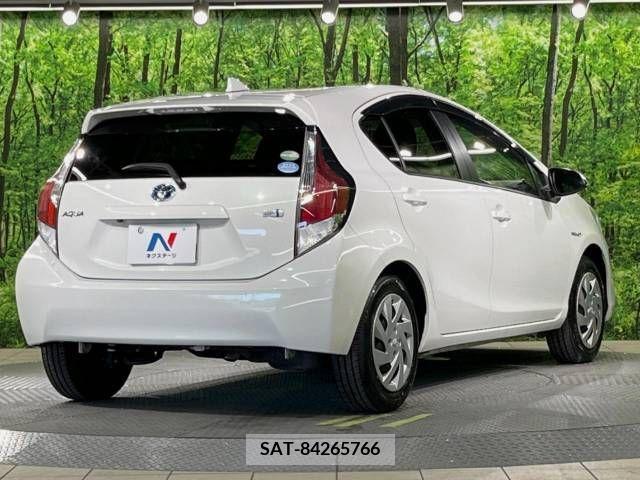 Toyota AQUA 2015-10 395675-17