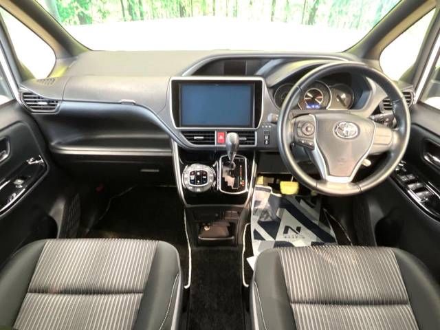 Toyota VOXY 2018-01 23047-1
