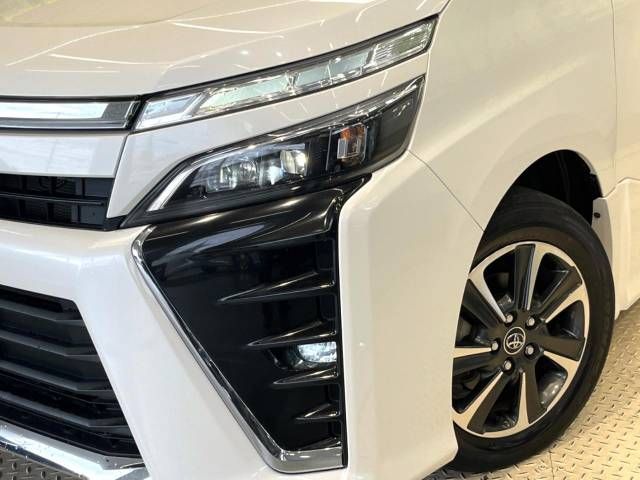 Toyota VOXY 2018-01 23047-13
