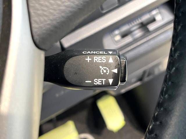 Toyota VOXY 2018-01 23047-6
