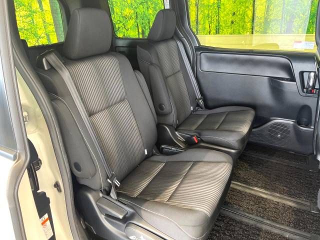 Toyota VOXY 2018-01 23047-9