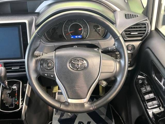 Toyota VOXY 2018-01 23047-12