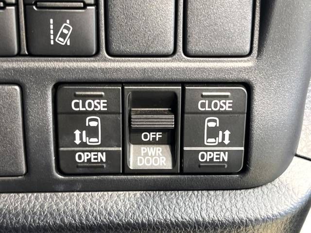 Toyota VOXY 2018-01 23047-5