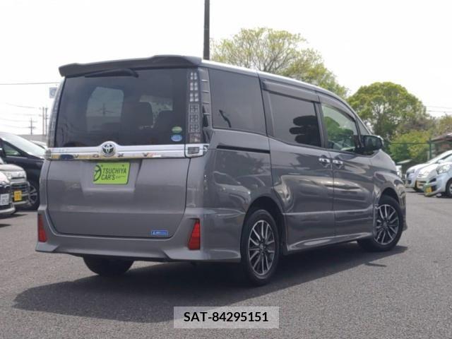 Toyota VOXY 2015-10 289159-1