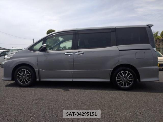 Toyota VOXY 2015-10 289159-11