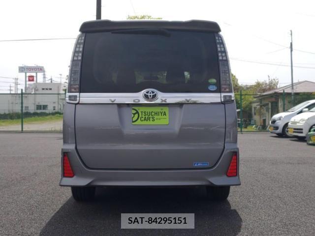 Toyota VOXY 2015-10 289159-9