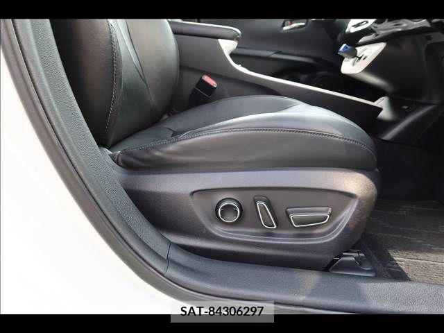 Toyota PRIUS 2017-02 352176-24