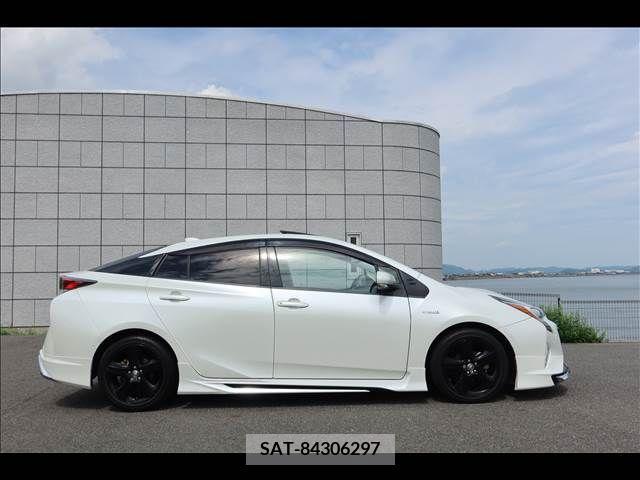 Toyota PRIUS 2017-02 352176-6
