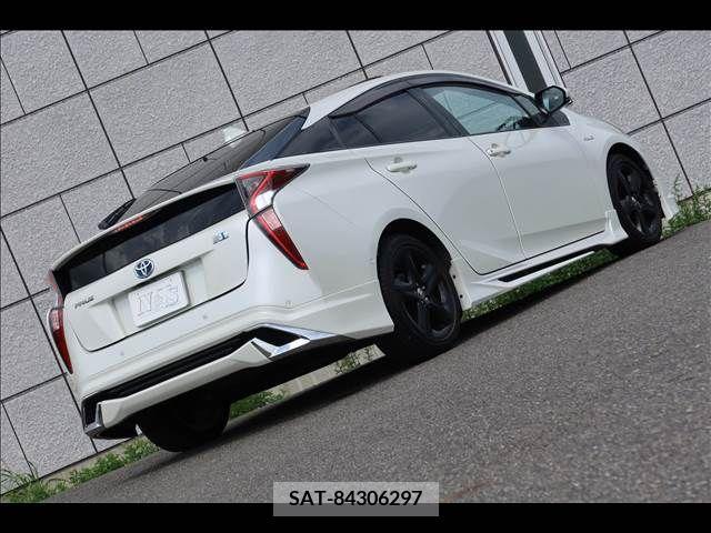 Toyota PRIUS 2017-02 352176-7