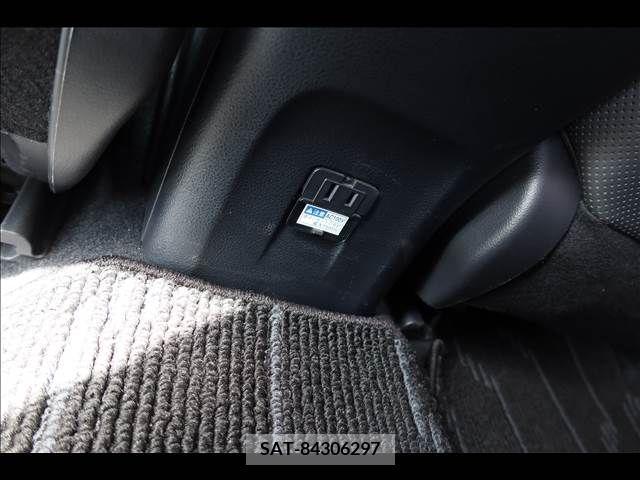 Toyota PRIUS 2017-02 352176-19