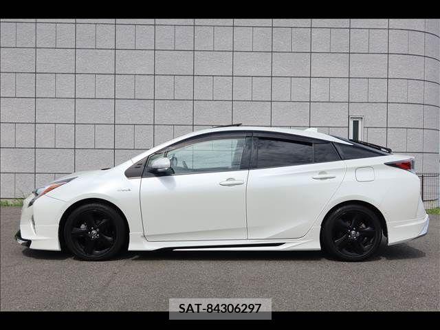 Toyota PRIUS 2017-02 352176-2