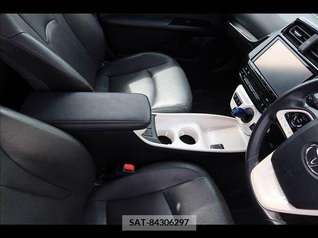 Toyota PRIUS 2017-02 352176-11