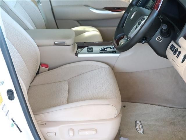 Toyota CROWN SEDAN 2012-04 27559-28