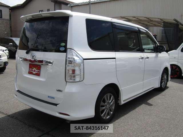 Toyota VOXY 2012-01 321353-3
