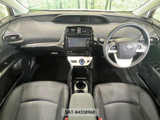 Toyota PRIUS 2018-08 393439-1