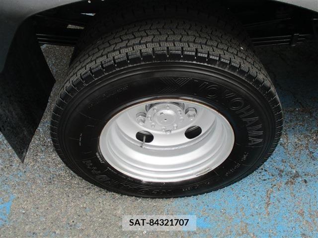 Hino DUTRO 2013-11 217551-18