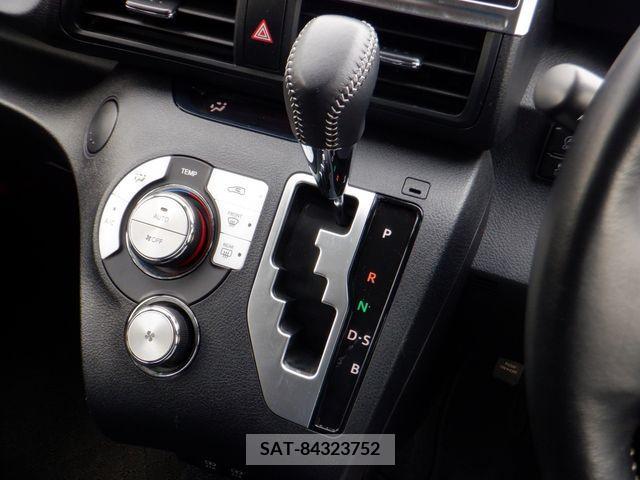 Toyota SIENTA 2020-12 204807-8
