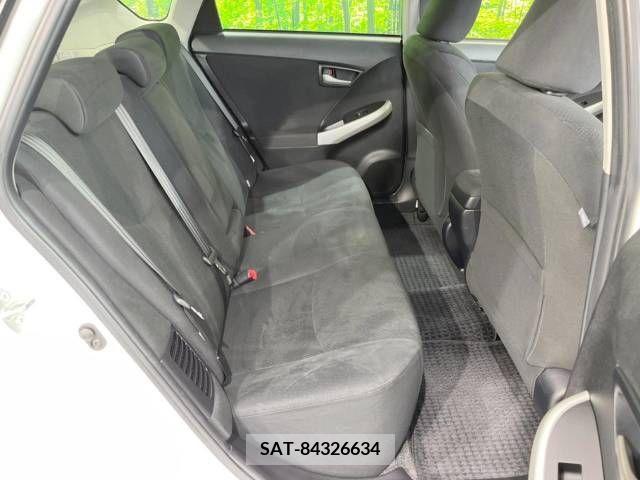 Toyota PRIUS 2013-10 393431-9
