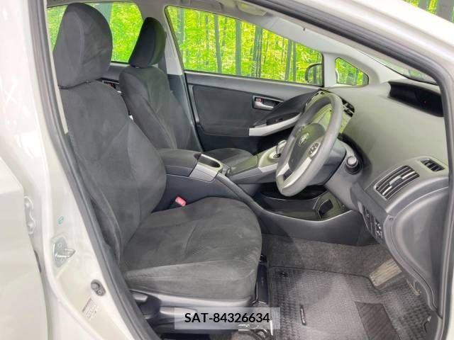 Toyota PRIUS 2013-10 393431-8