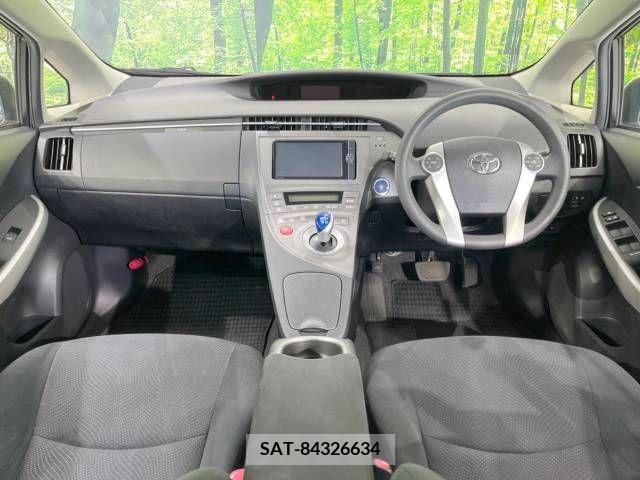 Toyota PRIUS 2013-10 393431-1