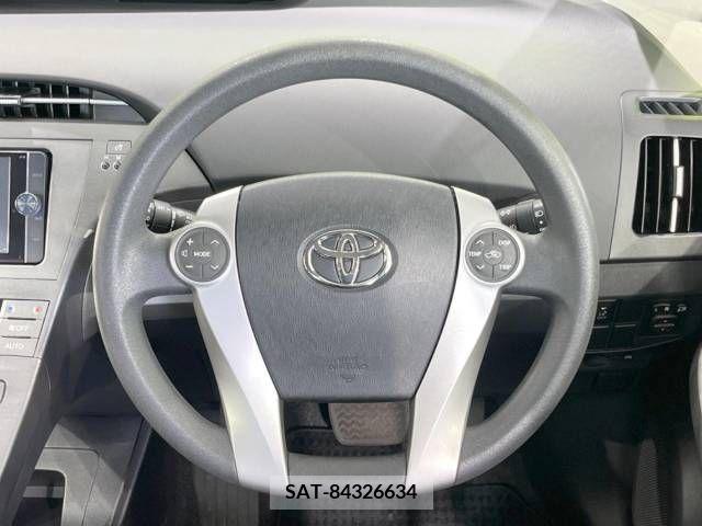 Toyota PRIUS 2013-10 393431-11