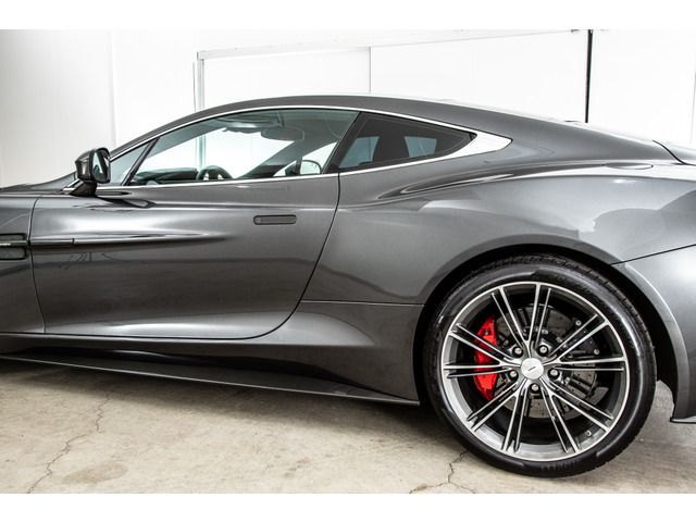 Aston Martin Aston Martin 2013-08 4289-11