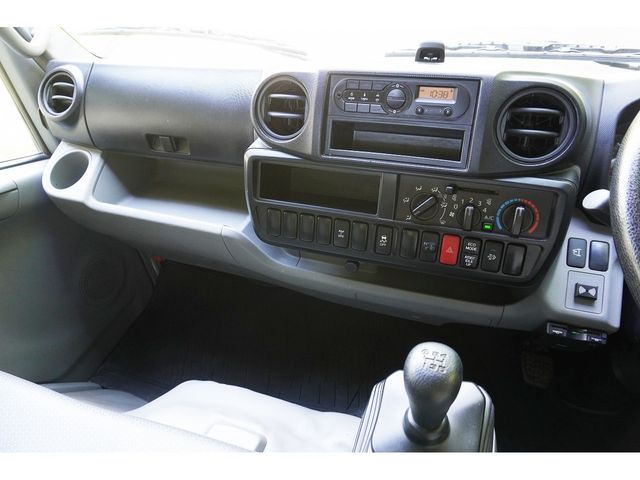 Hino DUTRO 2019-08 196203-26