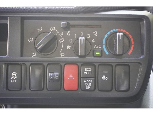 Hino DUTRO 2019-08 196203-27