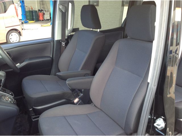 Toyota VOXY 2015-01 22937-12