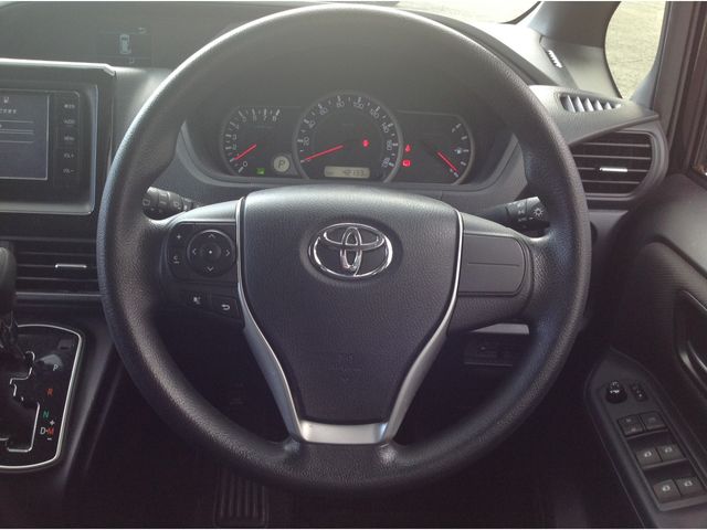 Toyota VOXY 2015-01 22937-7
