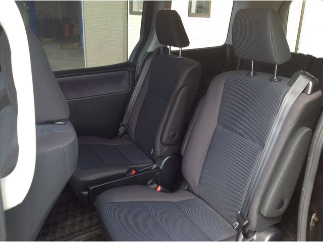 Toyota VOXY 2015-01 22937-13