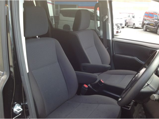 Toyota VOXY 2015-01 22937-8