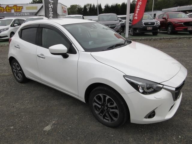 Mazda DEMIO 2017-06 13739-2
