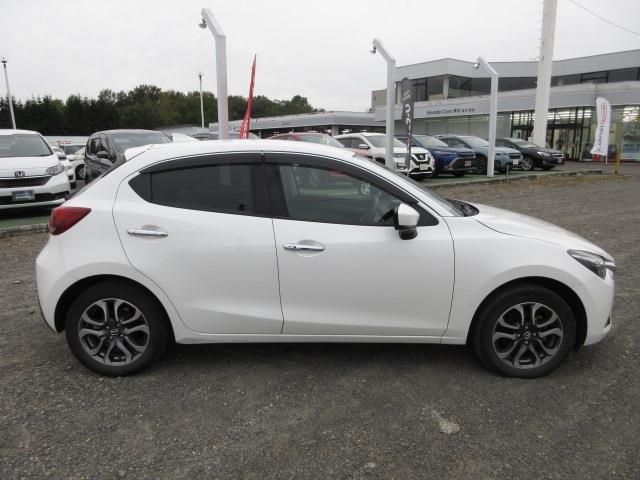 Mazda DEMIO 2017-06 13739-6