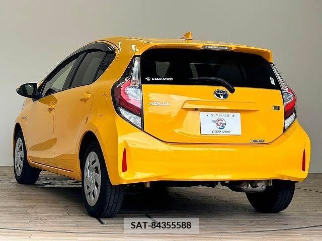 Toyota AQUA 2017-11 340777-16
