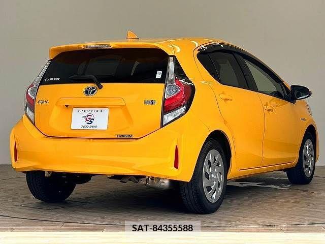 Toyota AQUA 2017-11 340777-15