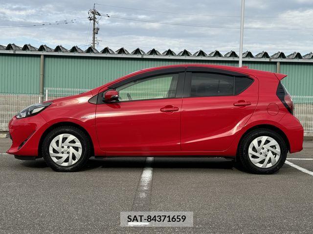Toyota AQUA 2017-08 260185-8